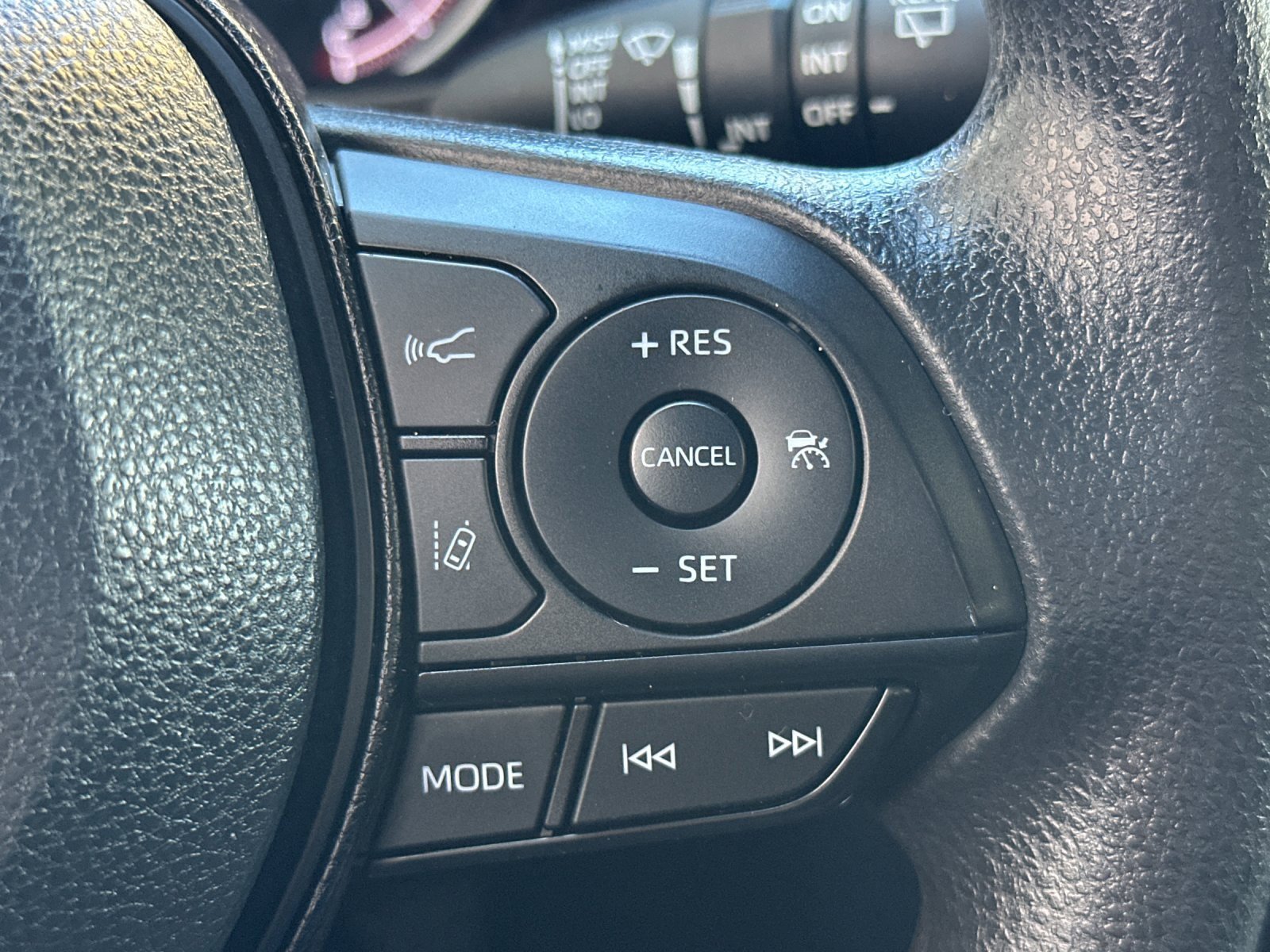 Used 2024 Toyota RAV4 XLE image 28