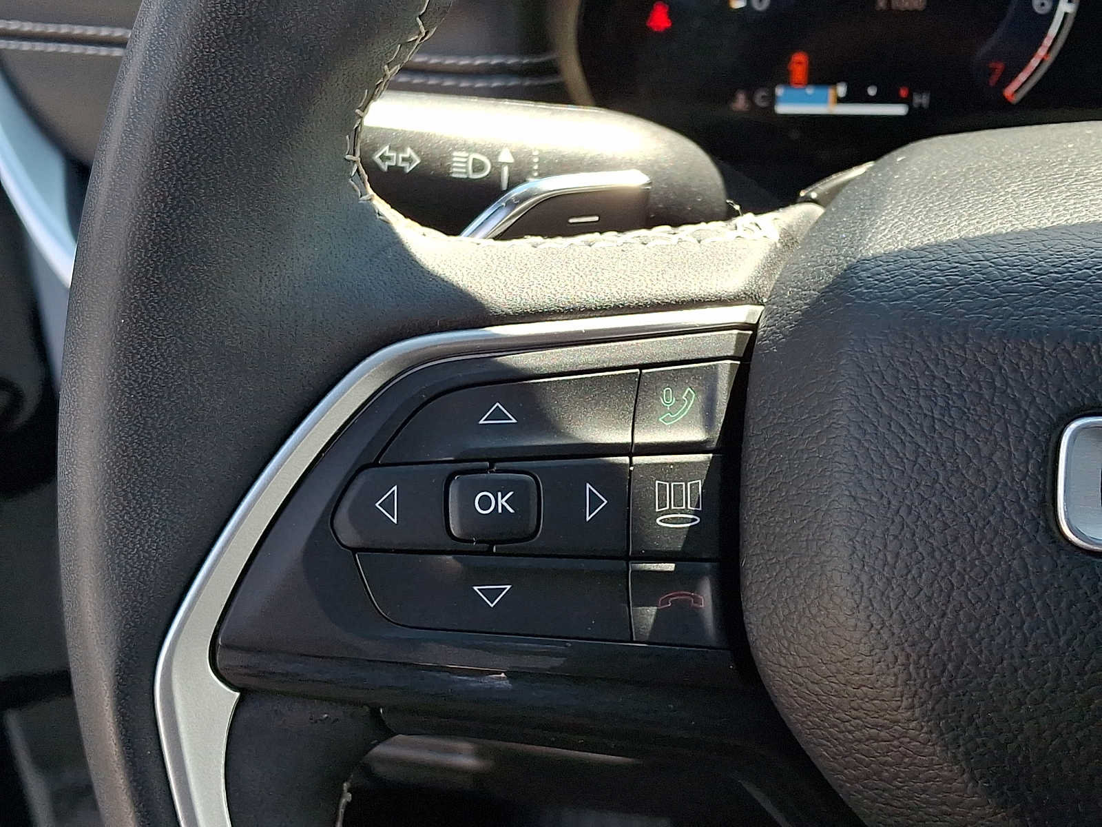 Certified 2023 Jeep Grand Cherokee L Laredo AWD/4WD image 24