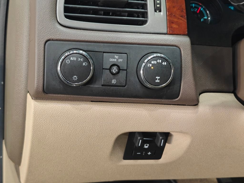 Used 2011 Chevrolet Avalanche LTZ AWD/4WD image 8