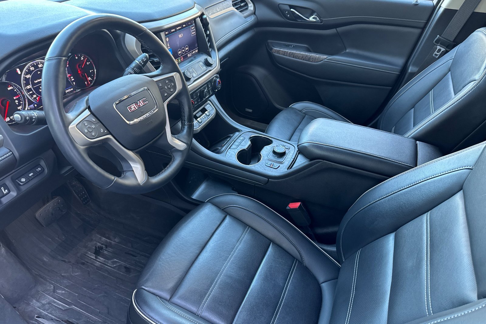 Used 2023 GMC Acadia Denali w/ Black Diamond Edition image 11