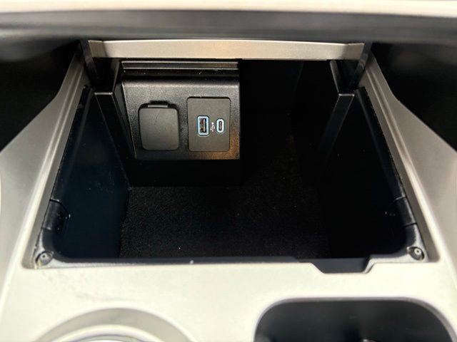 Used 2023 Ford Explorer XLT image 20