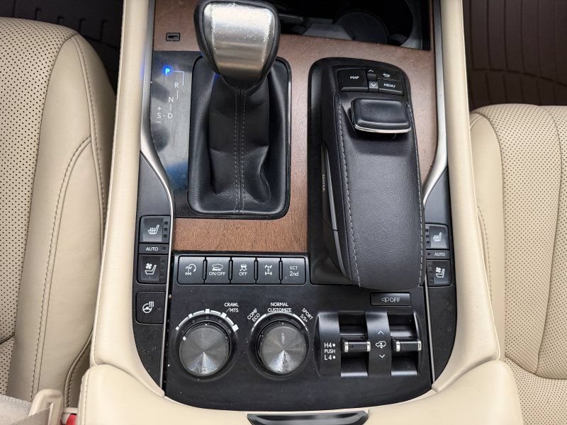 Used 2019 Lexus LX 570 4WD w/ Luxury Package image 28
