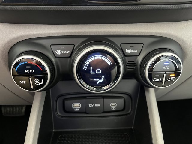 Used 2025 Hyundai Venue SEL image 17