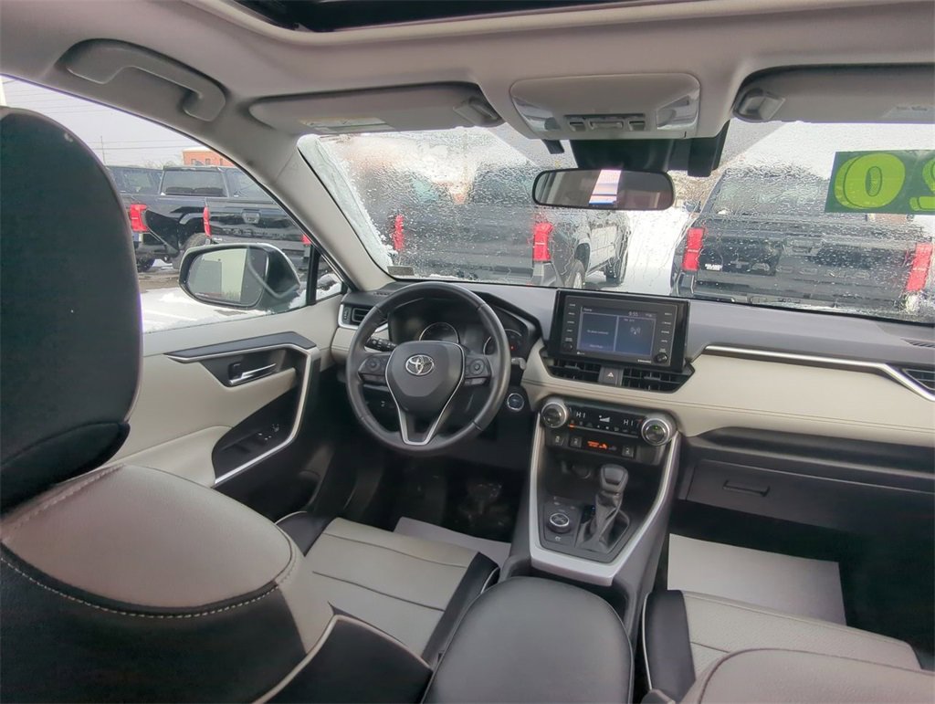 Used 2020 Toyota RAV4 XLE image 10