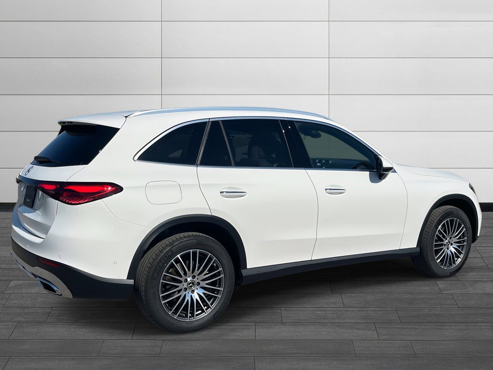 Certified 2025 Mercedes-Benz GLC 300 image 3
