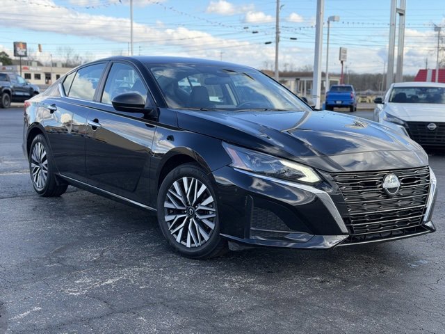 Used 2025 Nissan Altima 2.5 SV image 2