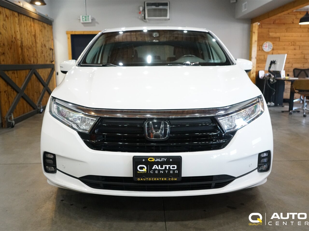 Used 2023 Honda Odyssey Touring image 2