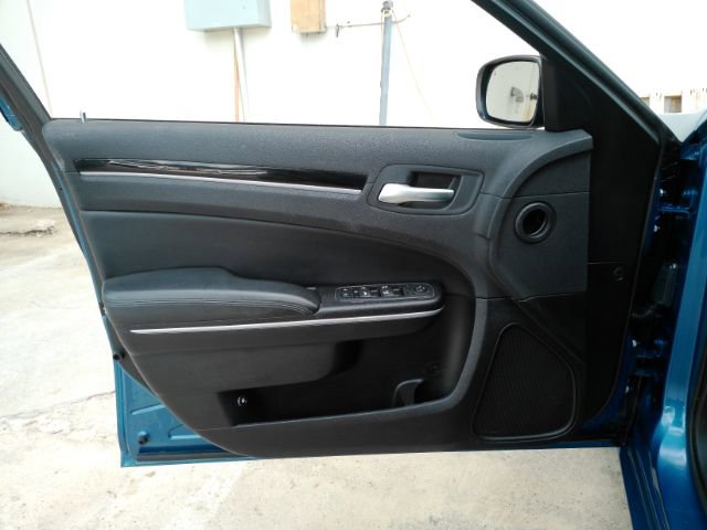 Used 2023 Chrysler 300 Touring w/ Sport Appearance Package image 11