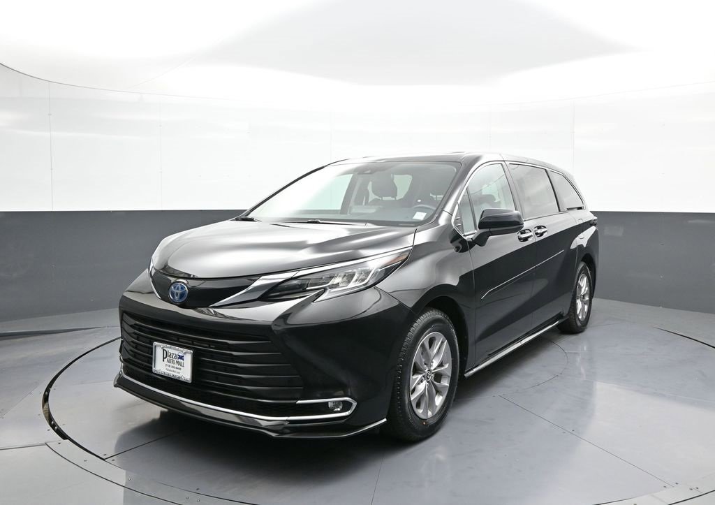 Certified 2022 Toyota Sienna XLE