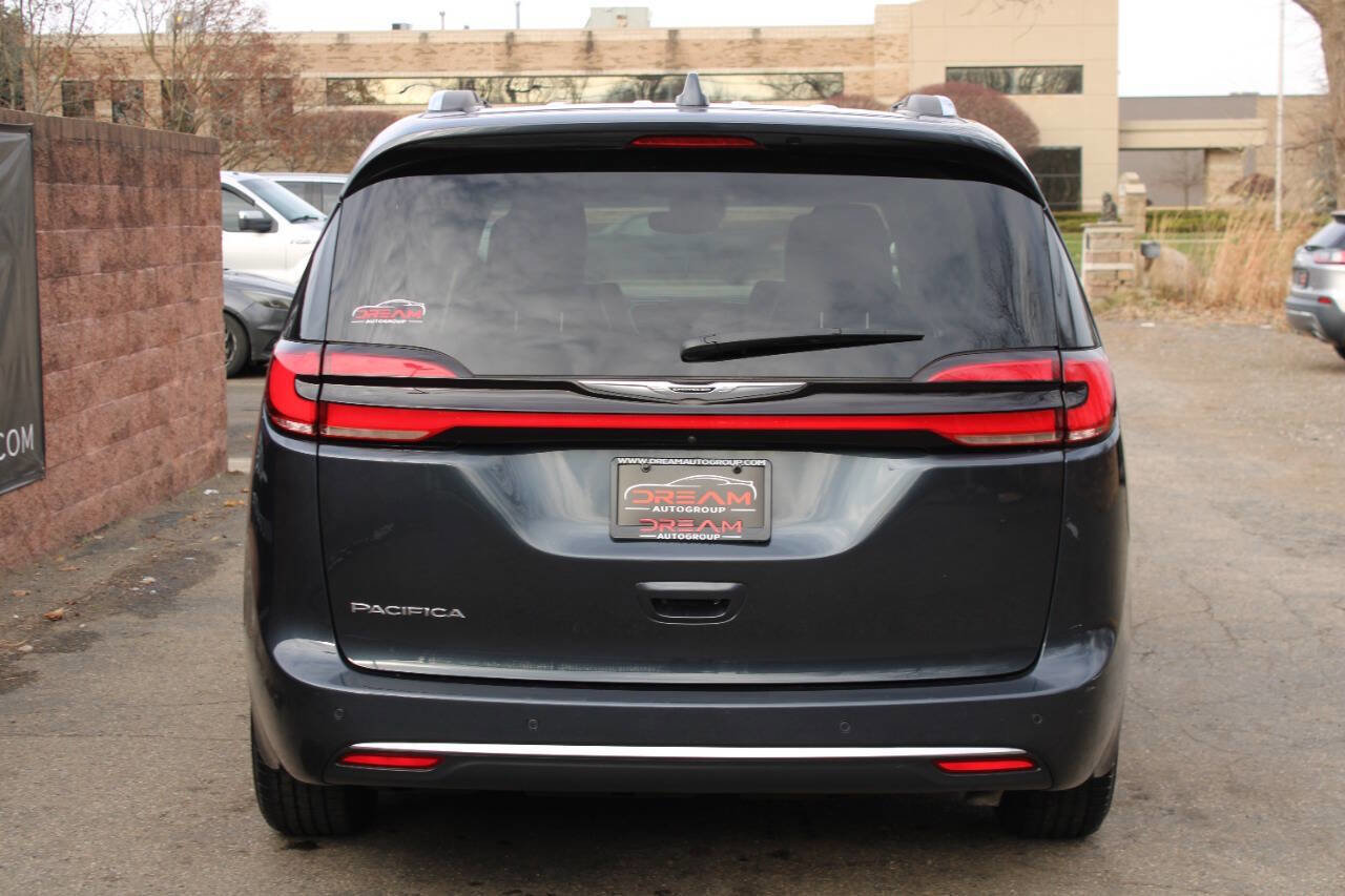 Used 2021 Chrysler Pacifica Touring-L FWD image 8