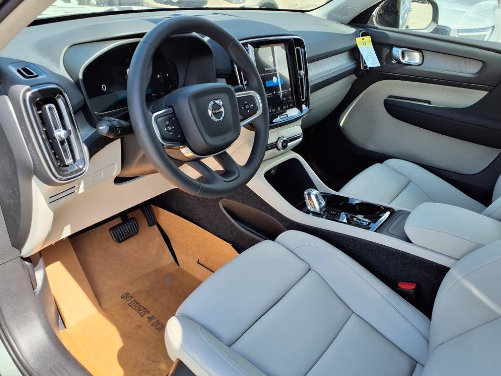 New 2026 Volvo XC40 B5 Plus w/ Protection Package Premier AWD/4WD image 12