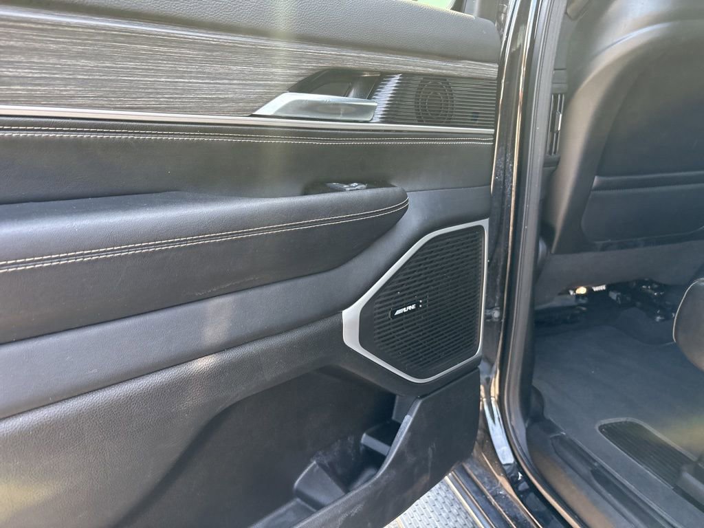 Used 2024 Jeep Wagoneer L Series II w/ Flexible Seating Group image 19