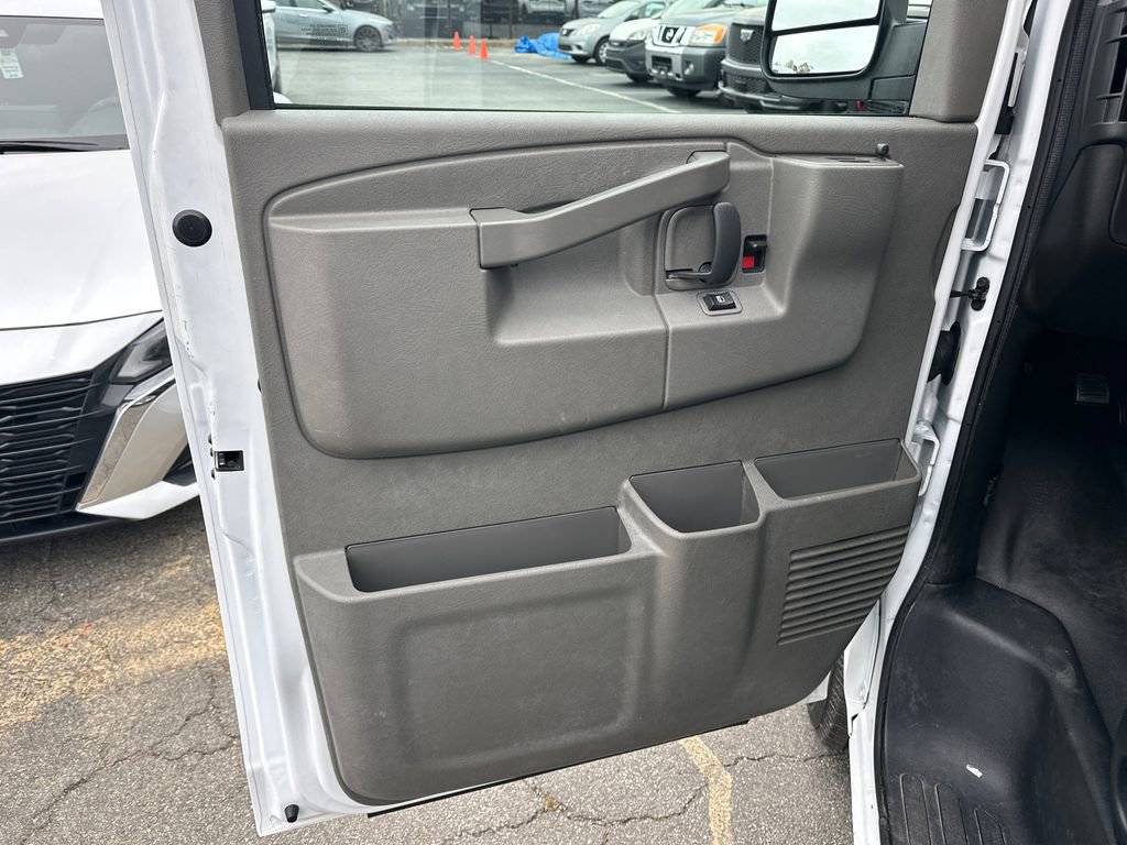 Used 2023 GMC Savana 2500 Extended w/ Driver Convenience Package RWD image 11