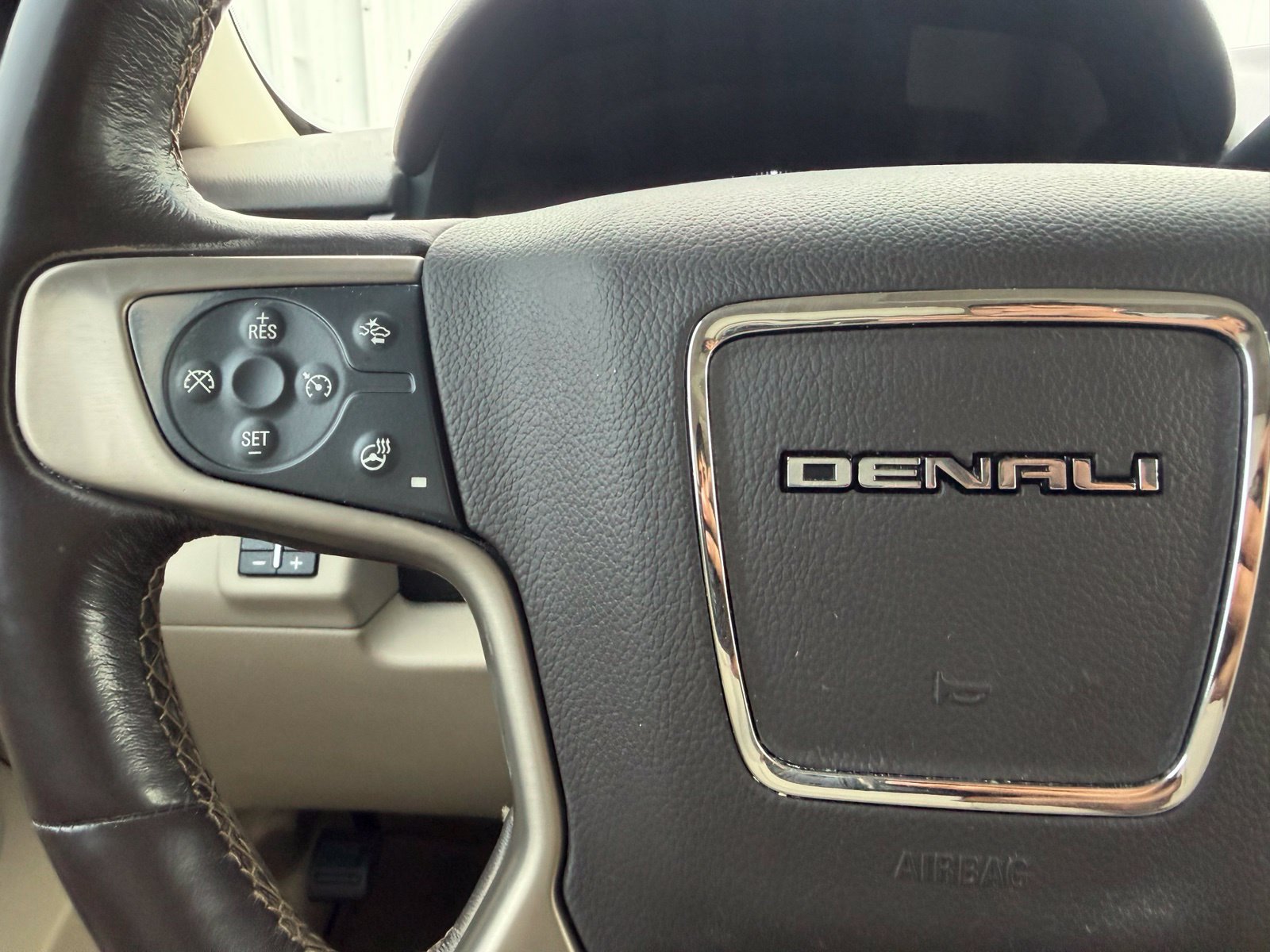 Used 2018 GMC Yukon Denali w/ Open Road Package RWD image 15