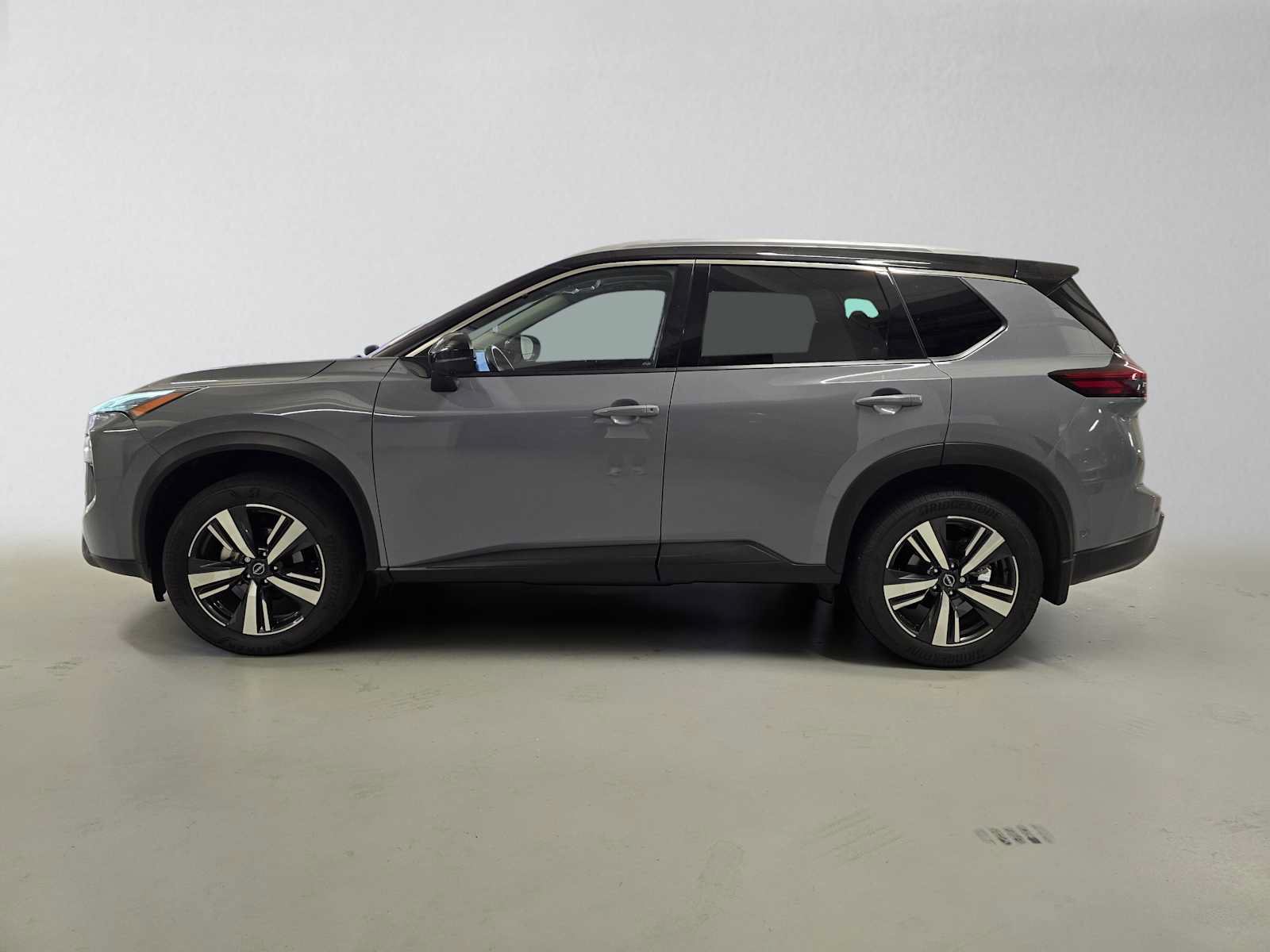 Used 2024 Nissan Rogue SL w/ SL Premium Package FWD image 2