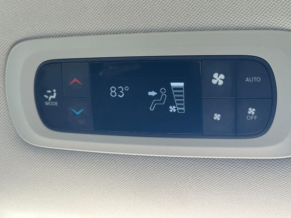 Used 2024 Chrysler Pacifica Touring-L image 15