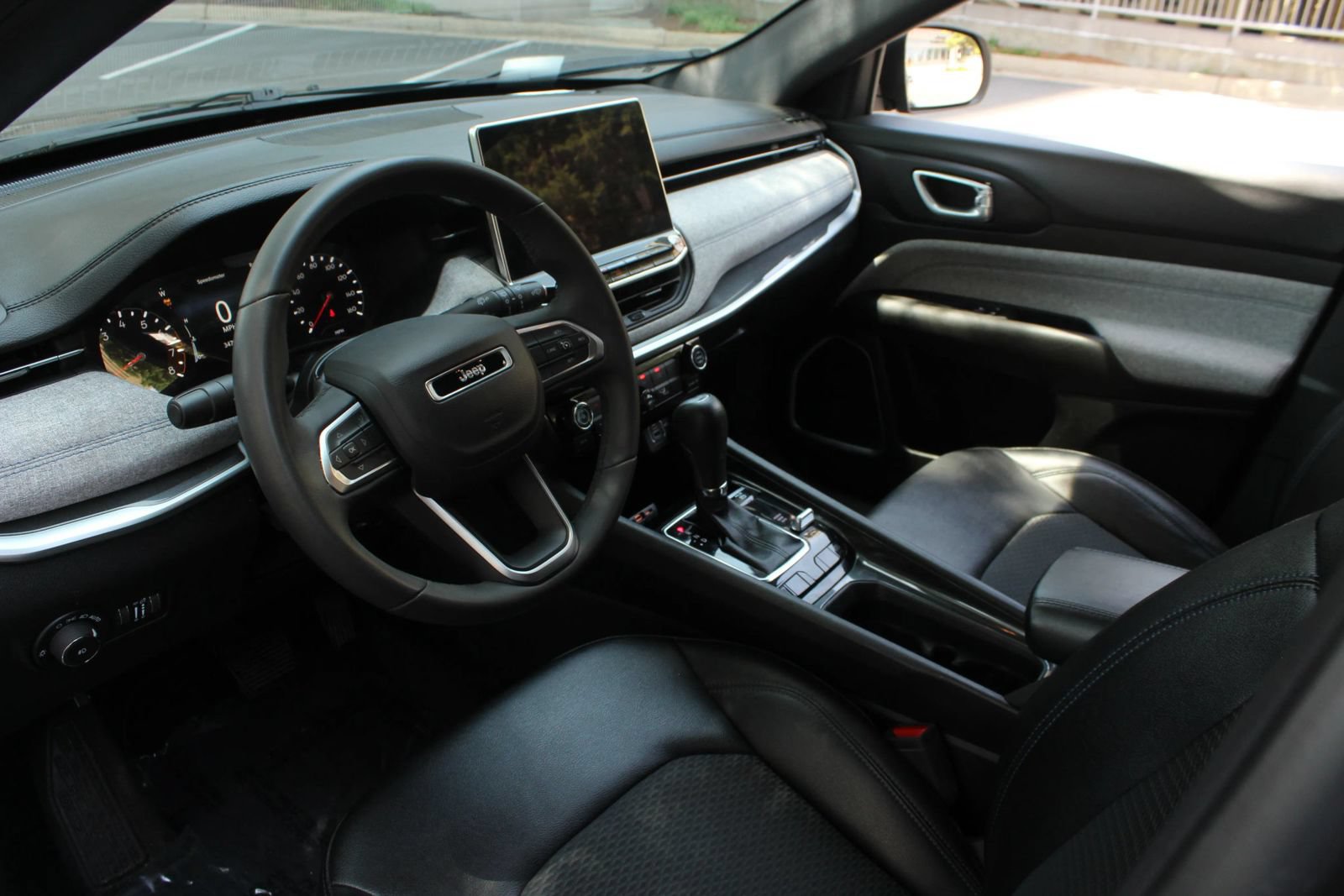 Used 2024 Jeep Compass Latitude AWD/4WD image 13