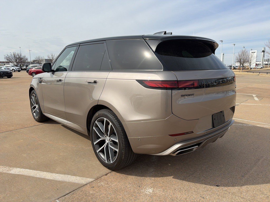 Used 2023 Land Rover Range Rover Sport SE Dynamic image 3