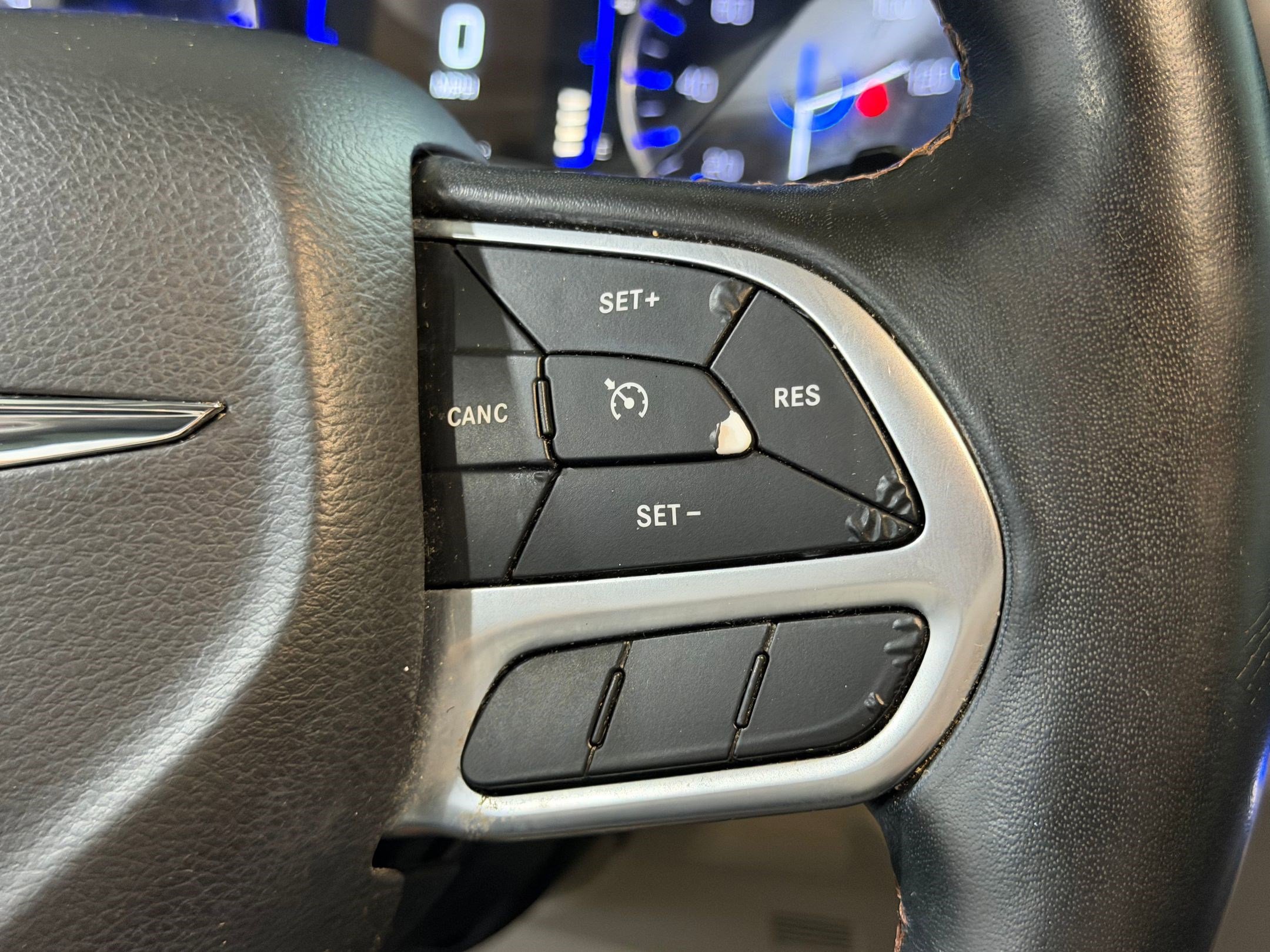 Used 2020 Chrysler Pacifica Touring-L FWD image 25