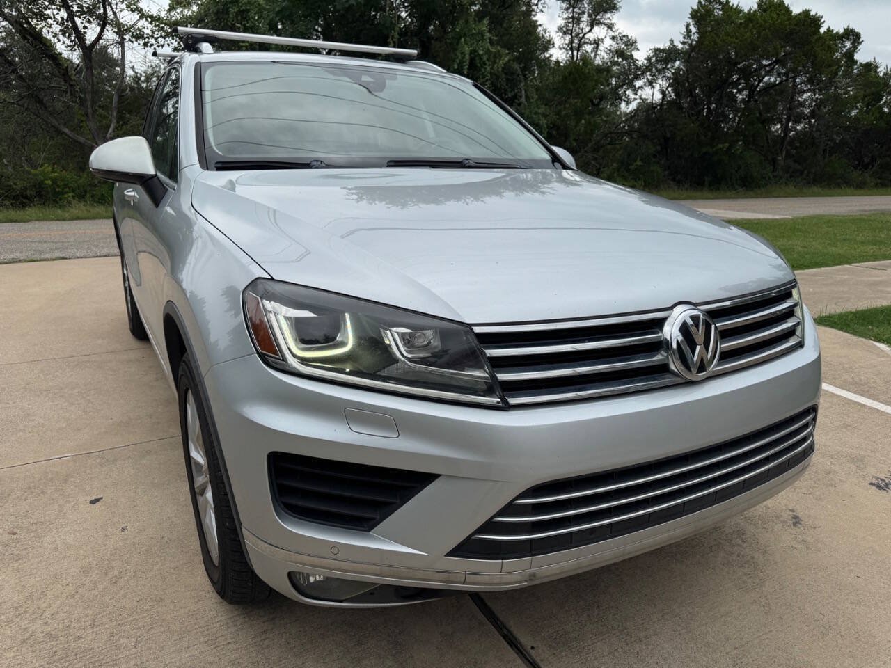 Used 2016 Volkswagen Touareg Sport AWD/4WD image 3