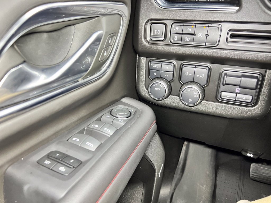 Used 2024 Chevrolet Suburban RST w/ Luxury Package AWD/4WD image 27