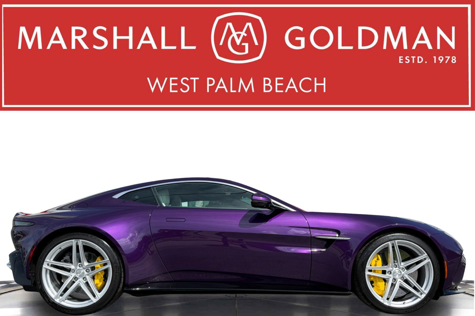 Used 2025 Aston Martin V8 Vantage Coupe RWD image 1