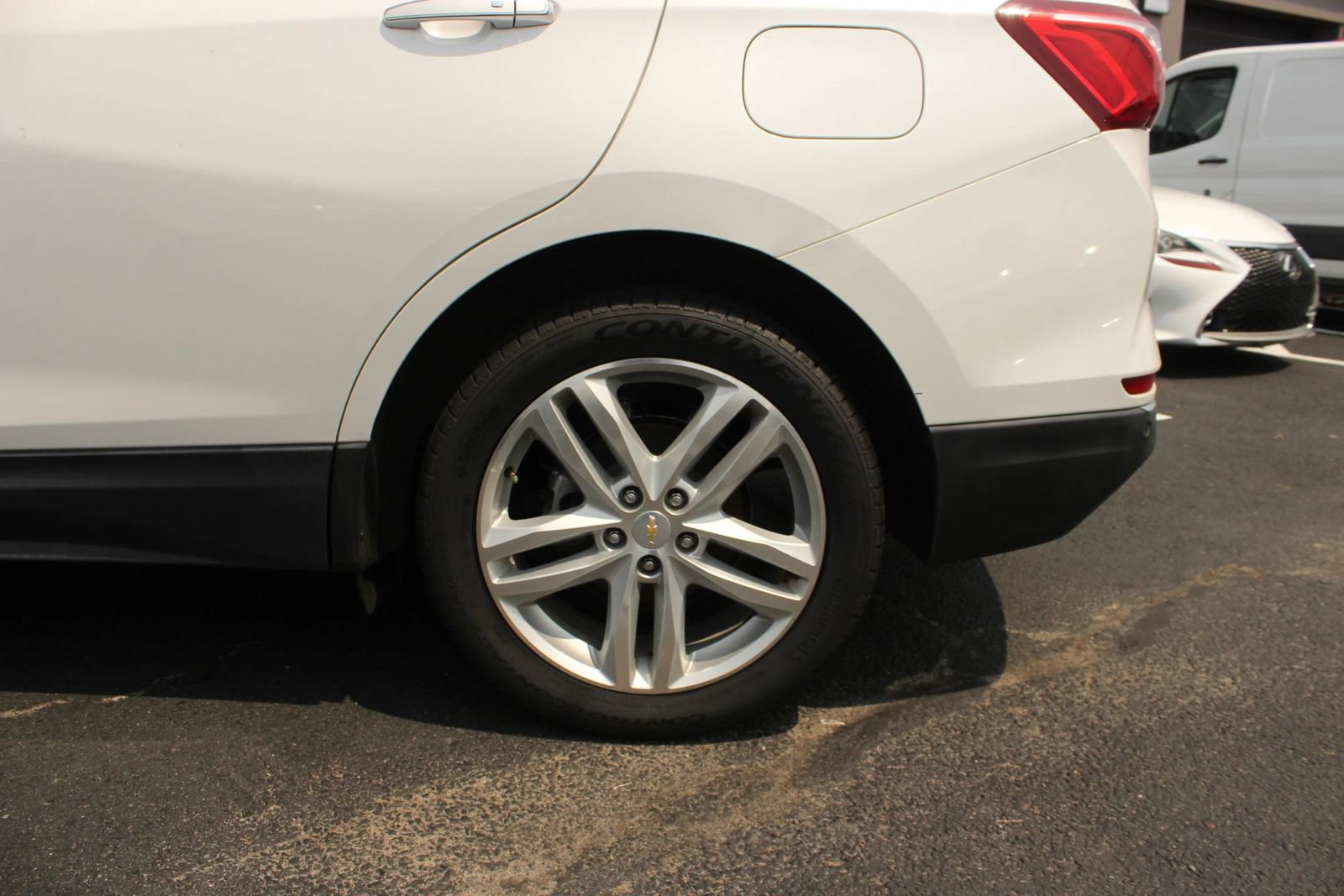 Used 2018 Chevrolet Equinox Premier AWD/4WD image 4