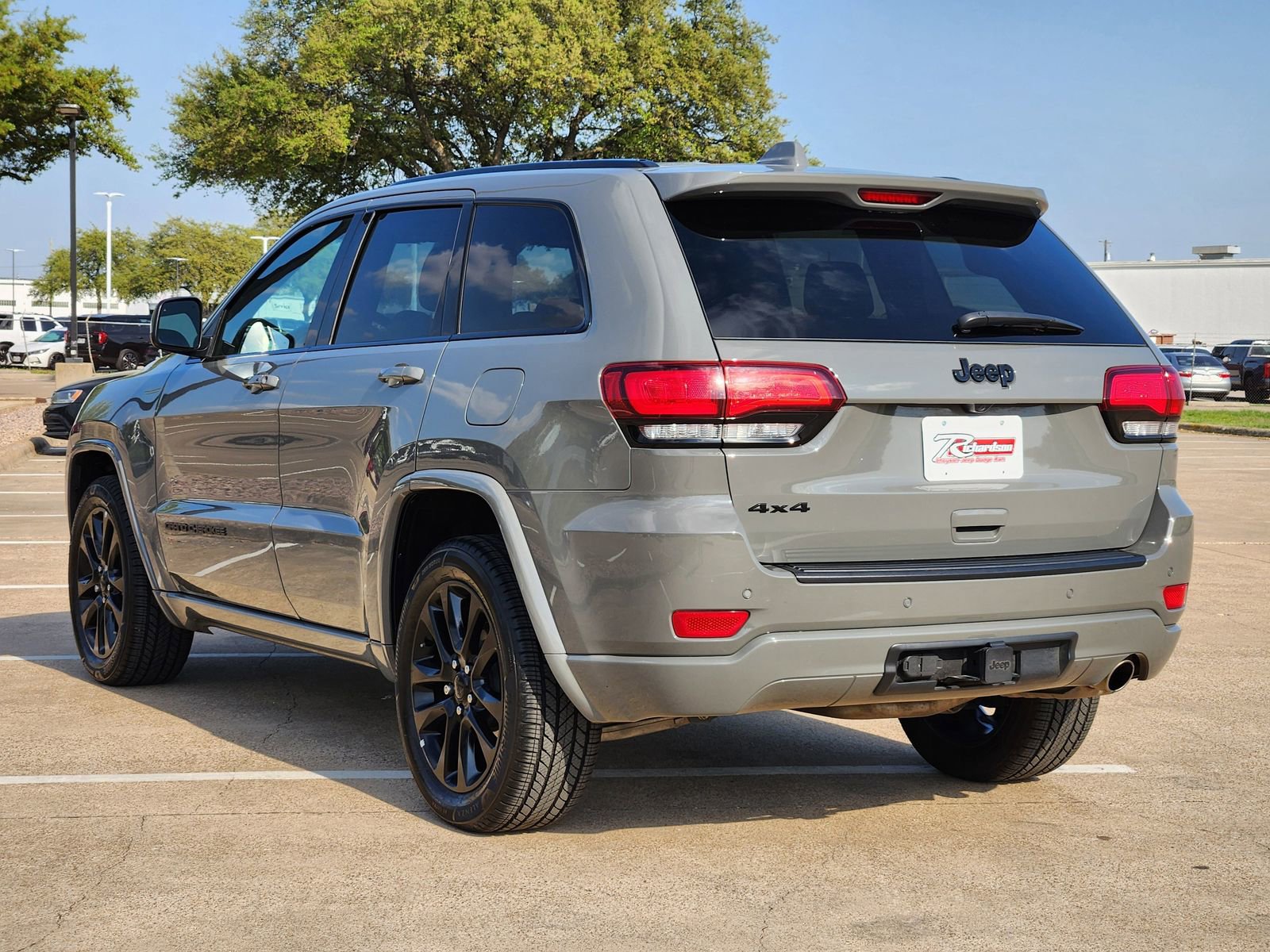 Used 2020 Jeep Grand Cherokee Altitude image 4