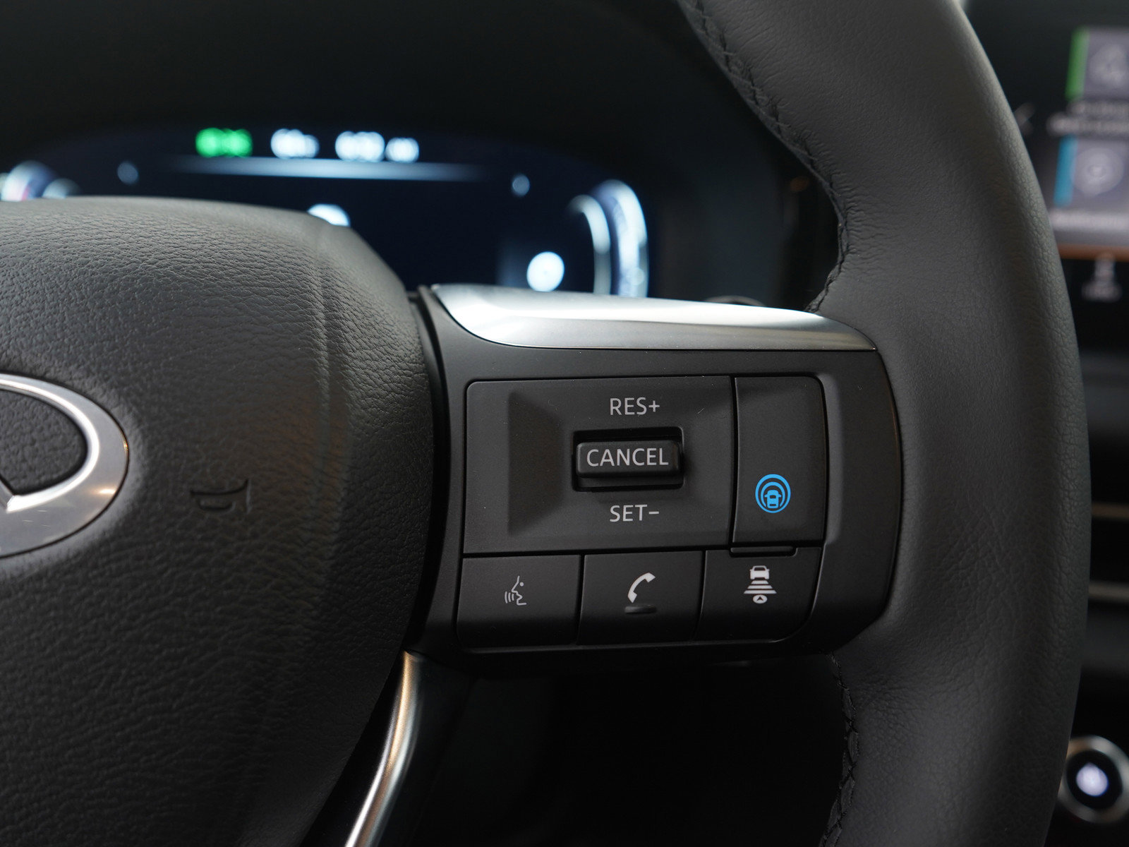 Used 2024 INFINITI QX60 Luxe image 32