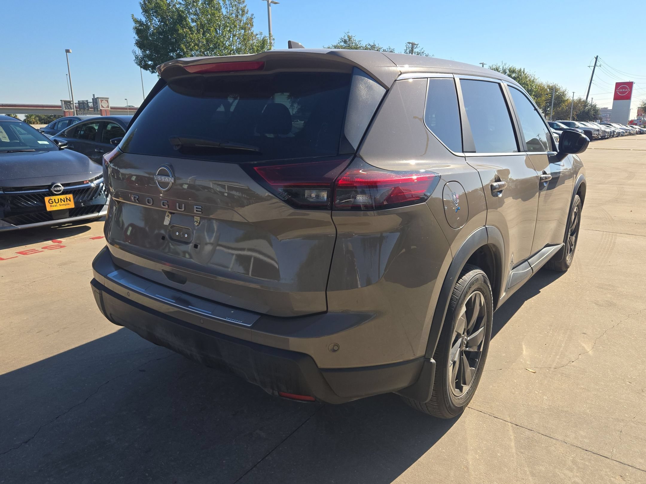 Certified 2025 Nissan Rogue SV FWD image 3