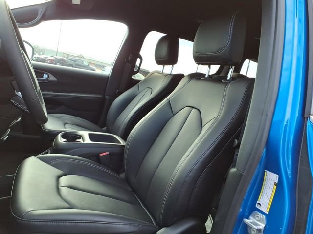 New 2026 Chrysler Pacifica Select image 12