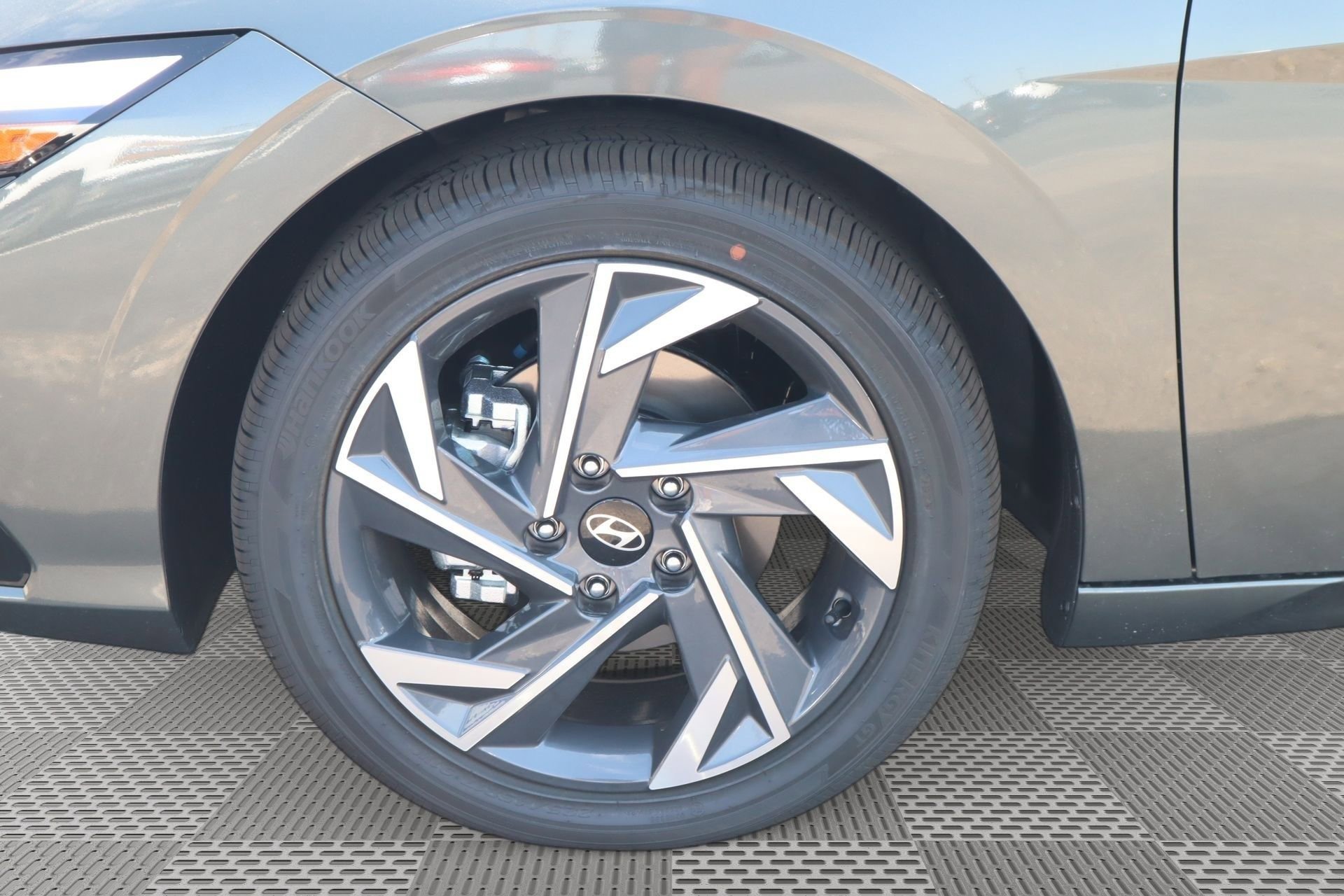 New 2025 Hyundai Elantra Limited image 4