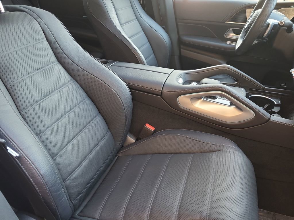 Used 2024 Mercedes-Benz GLS 450 4MATIC image 13