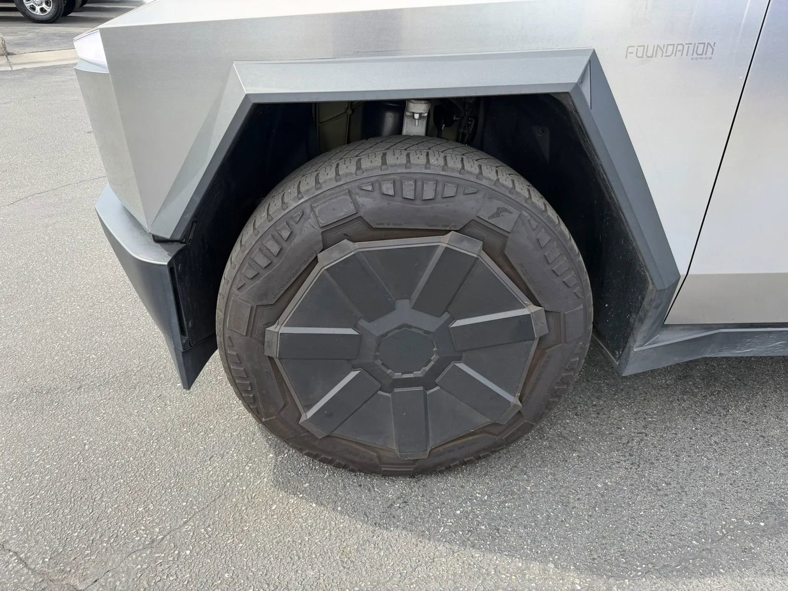 Used 2024 Tesla Cybertruck AWD Crew Cab image 5