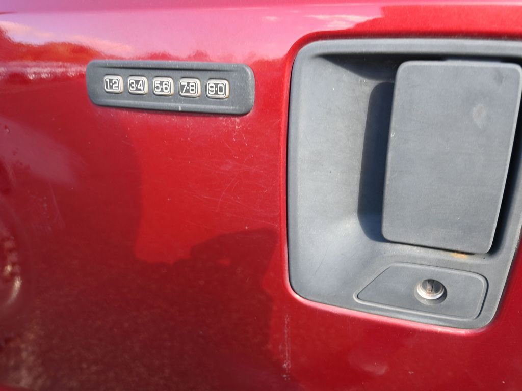 Used 2016 Ford F550 2WD Regular Cab Super Duty w/ XLT Interior Package image 22