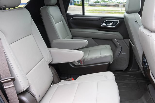 Used 2021 Chevrolet Tahoe Z71 w/ Luxury Package AWD/4WD image 17