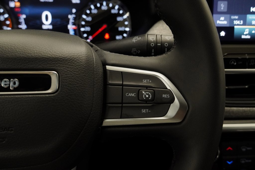 Certified 2024 Jeep Compass Latitude image 39