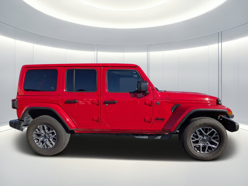 Used 2026 Jeep Wrangler Unlimited Sahara AWD/4WD image 3