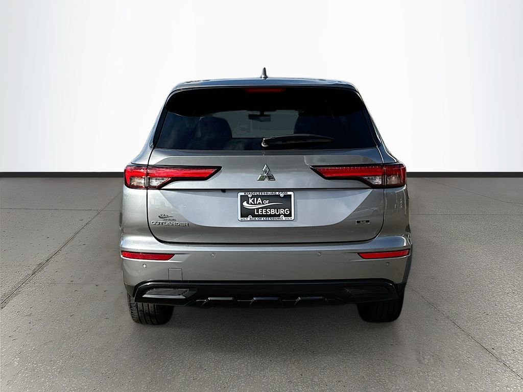 Used 2024 Mitsubishi Outlander SE Black Edition image 6