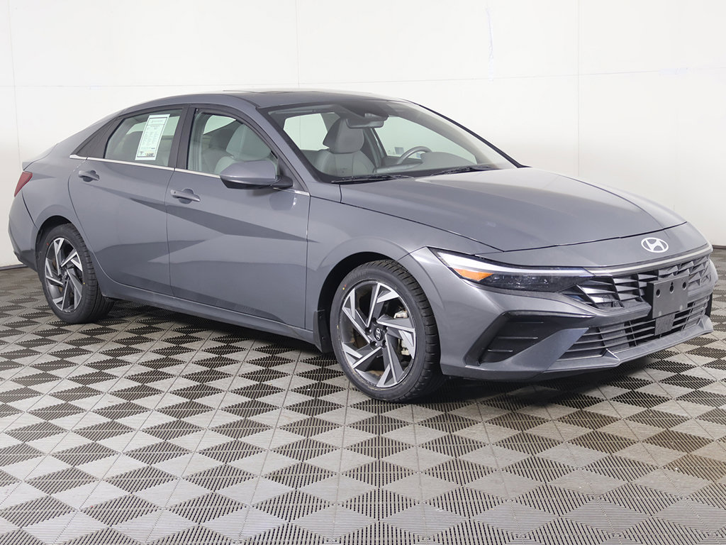 Used 2024 Hyundai Elantra SEL w/ Convenience Package FWD image 3