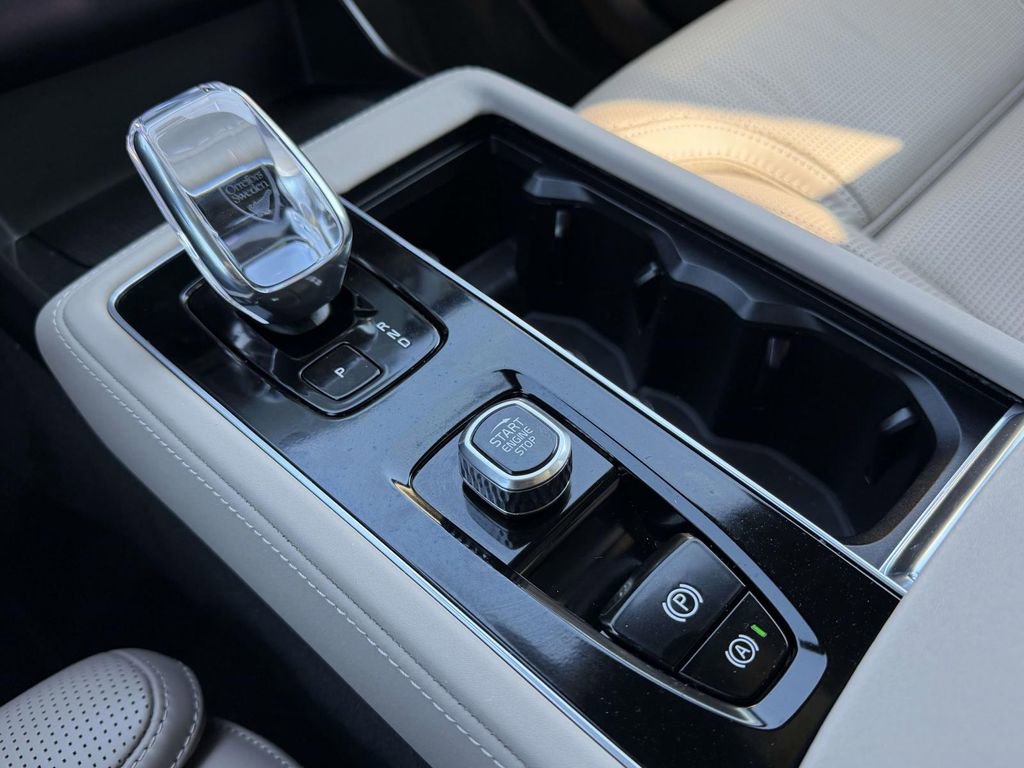 Used 2025 Volvo XC90 T8 Ultra image 6