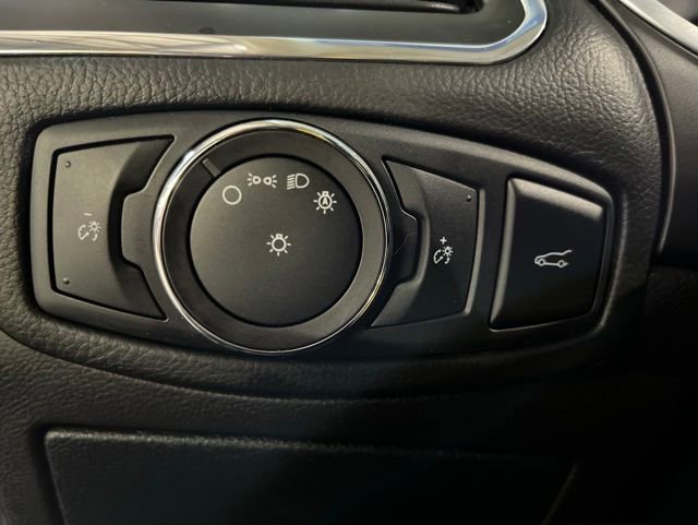 Used 2018 Ford Edge Titanium w/ Equipment Group 301A AWD/4WD image 17