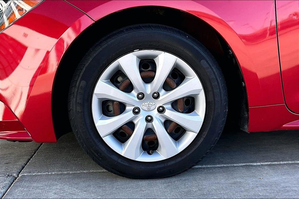 Used 2021 Toyota Corolla LE image 9
