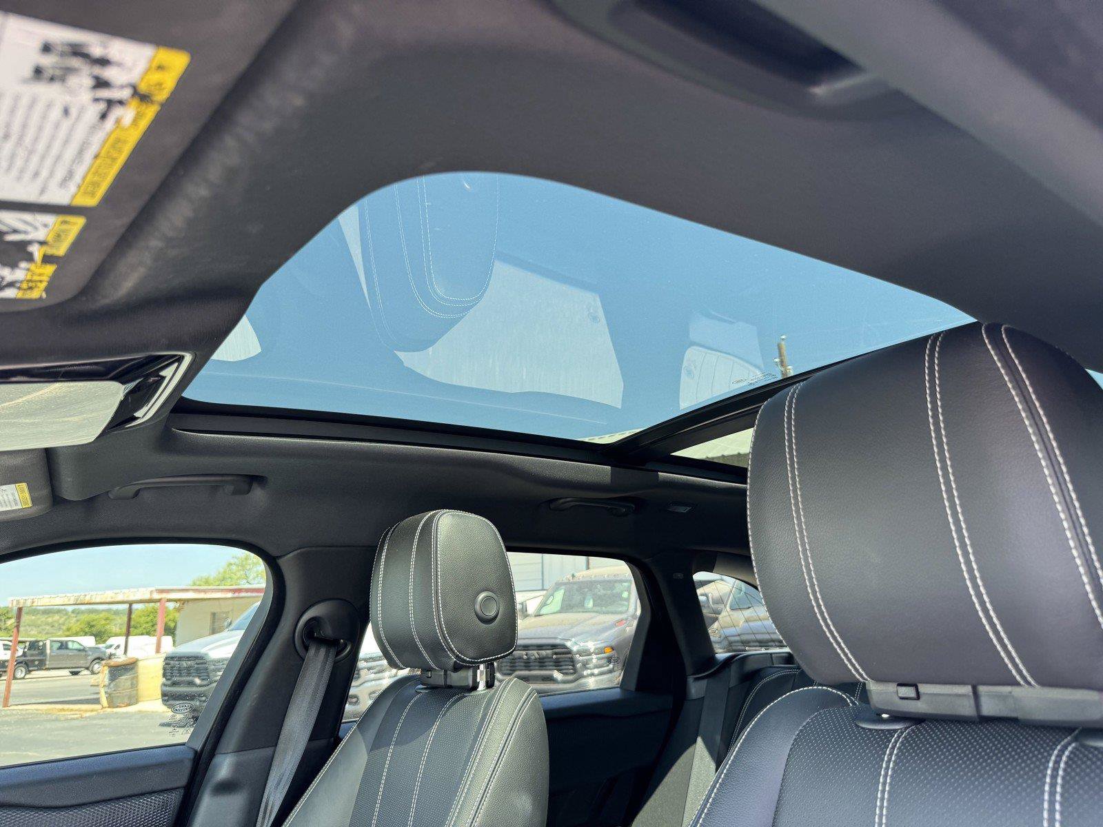 Used 2019 Land Rover Range Rover Velar R-Dynamic SE AWD/4WD image 13