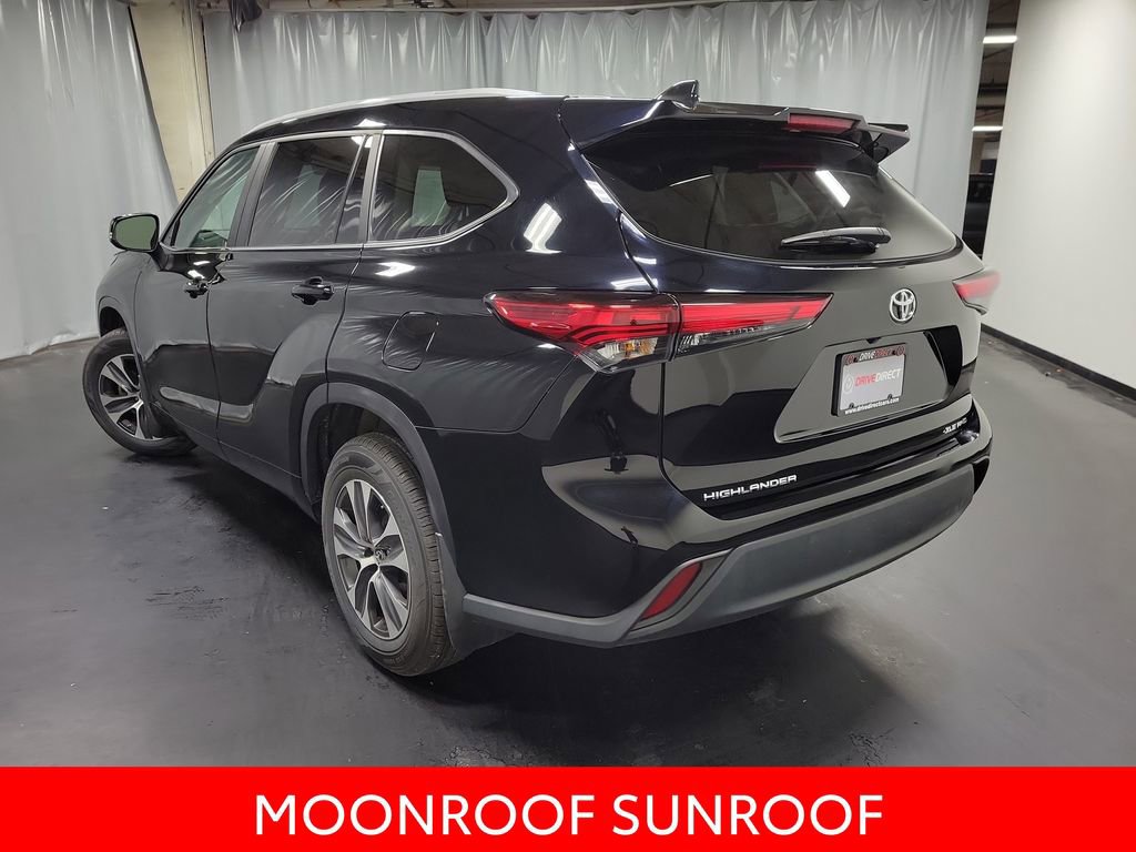 Used 2023 Toyota Highlander XLE AWD/4WD image 6