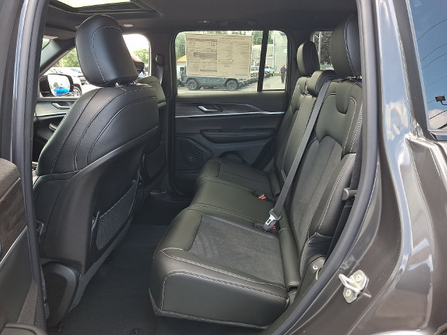 New 2026 Jeep Grand Cherokee Altitude AWD/4WD image 8
