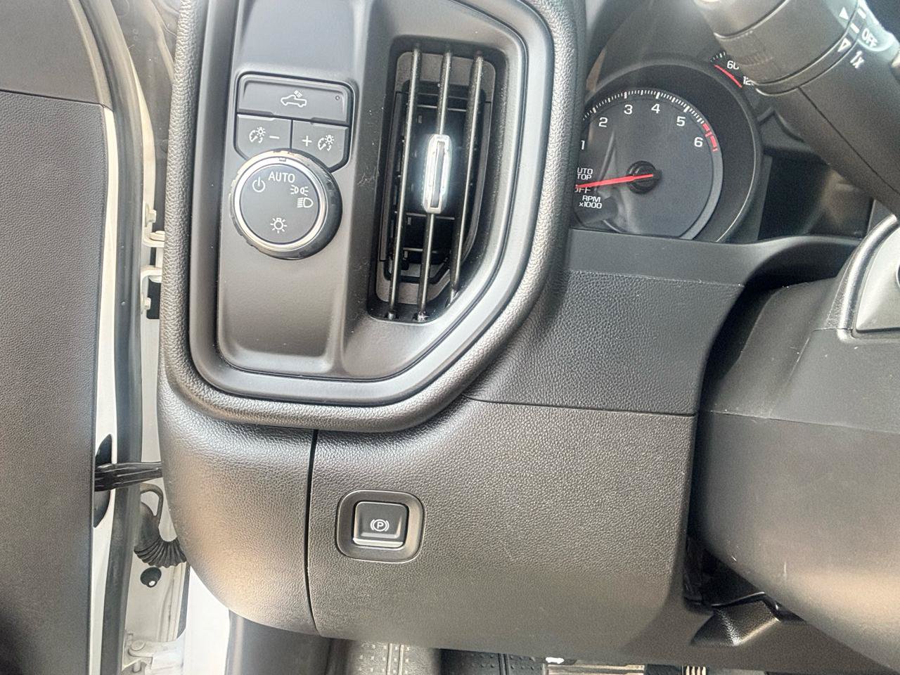 Used 2022 Chevrolet Silverado 1500 Custom RWD image 34
