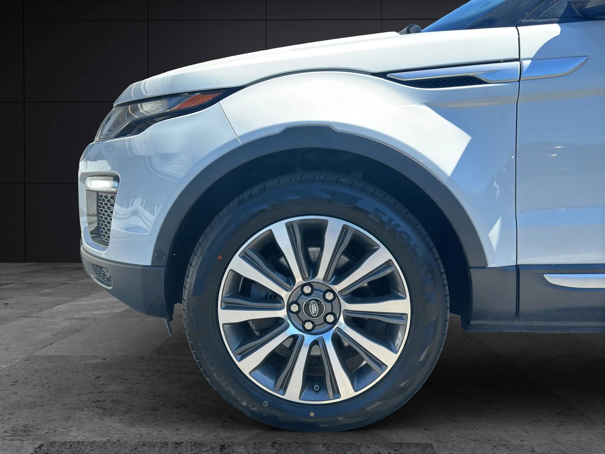 Used 2018 Land Rover Range Rover Evoque HSE AWD/4WD image 21