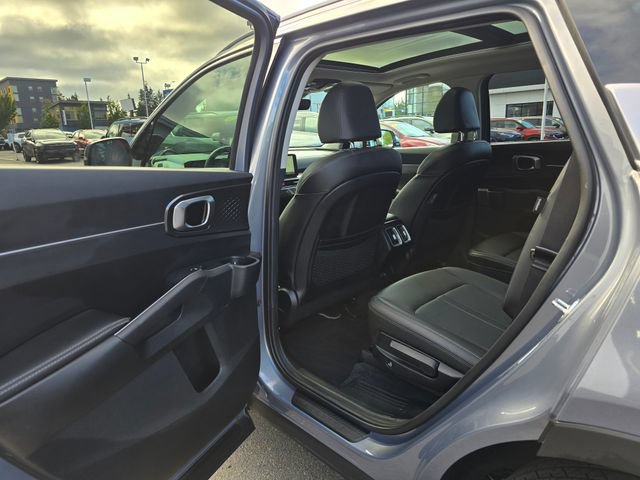 Certified 2025 Kia Sorento EX w/ Panoramic Sunroof Package AWD/4WD image 17