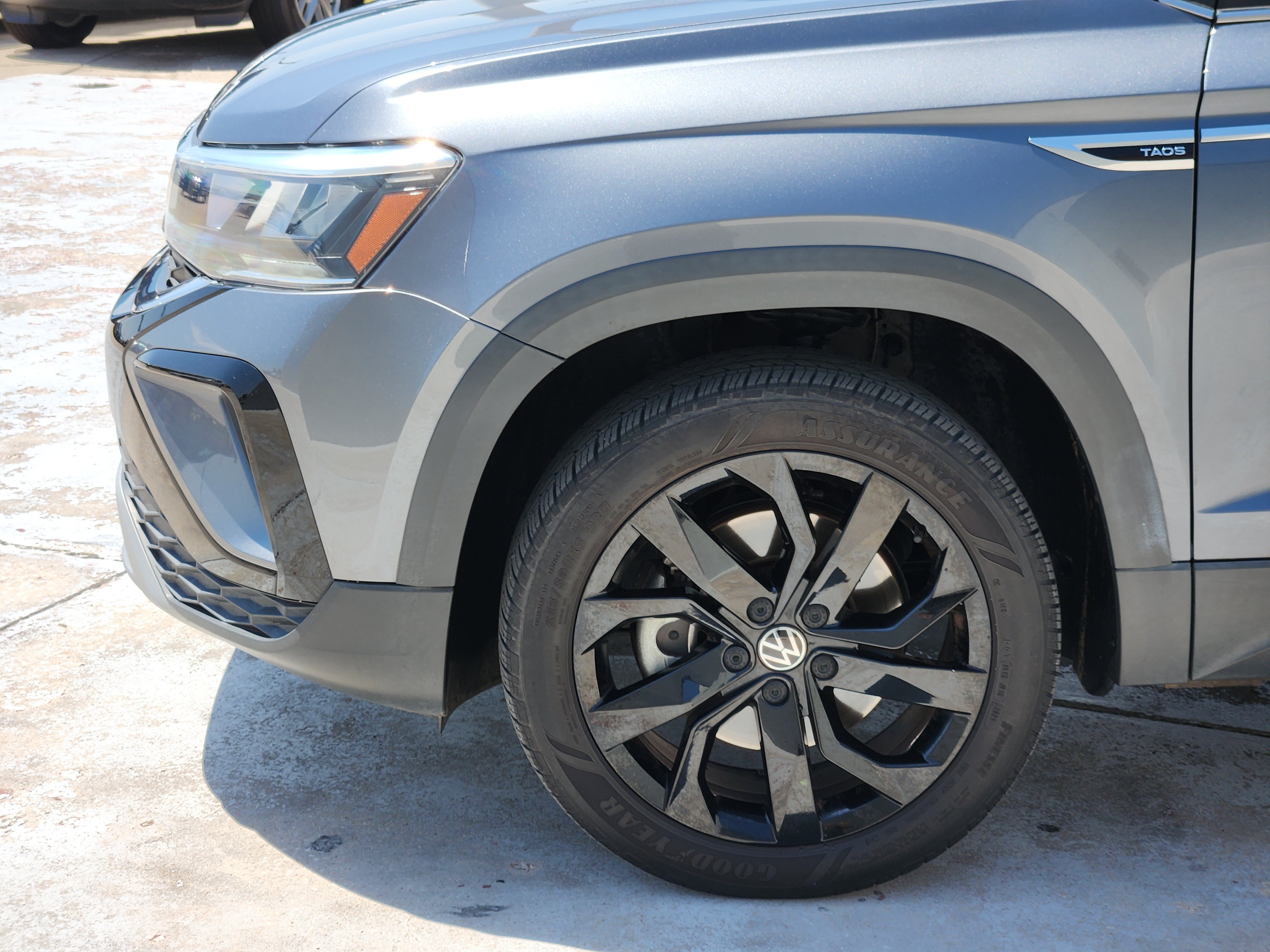 Used 2022 Volkswagen Taos SE w/ Panoramic Sunroof Package FWD image 10